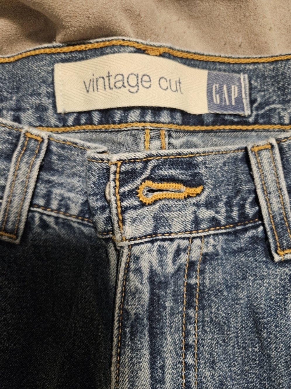 GAP 90s Vintage Cut Mens Jeans in Light Blue with Yellow Stitching